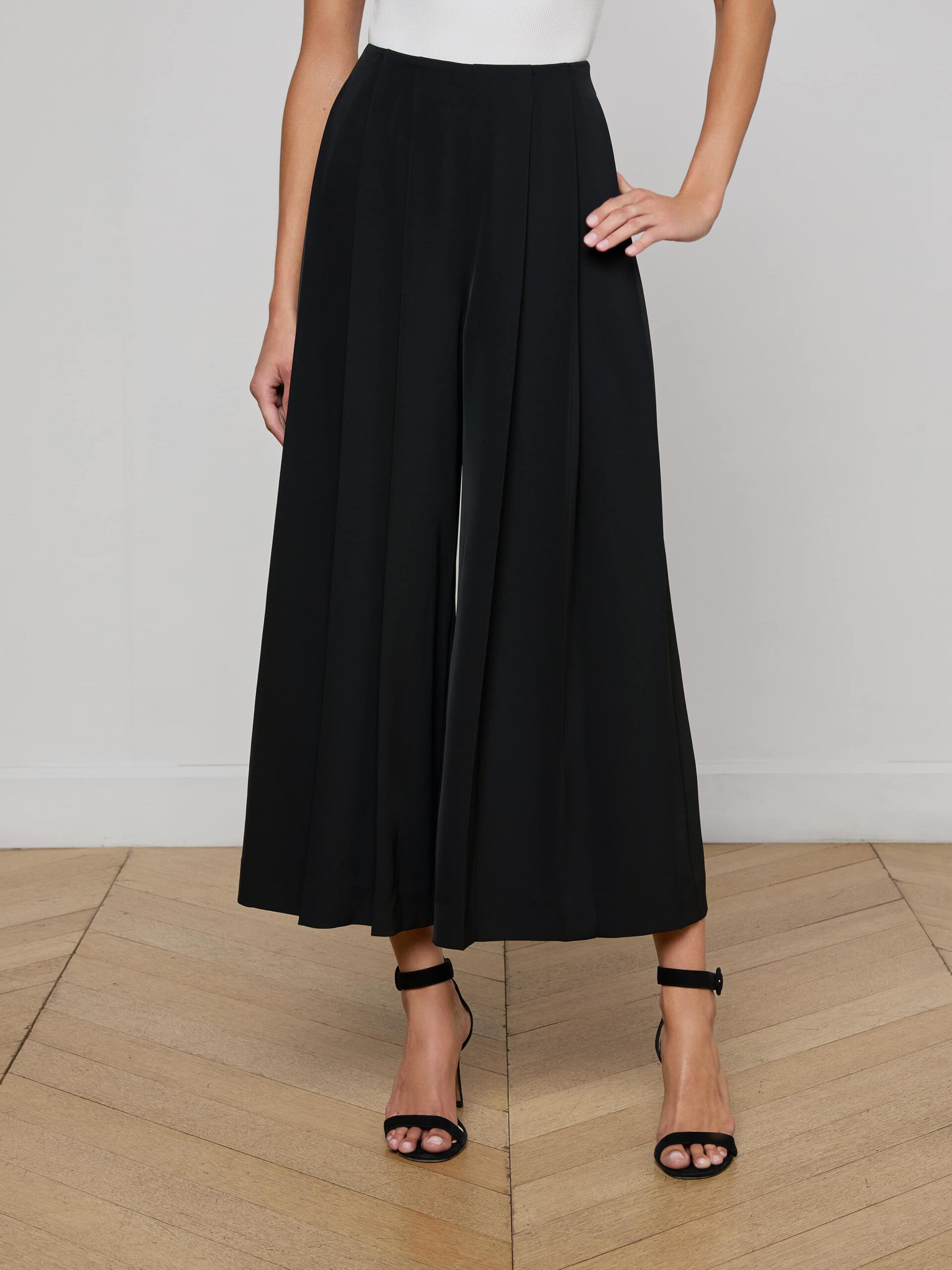 Novalynn Cropped Pleated Pant