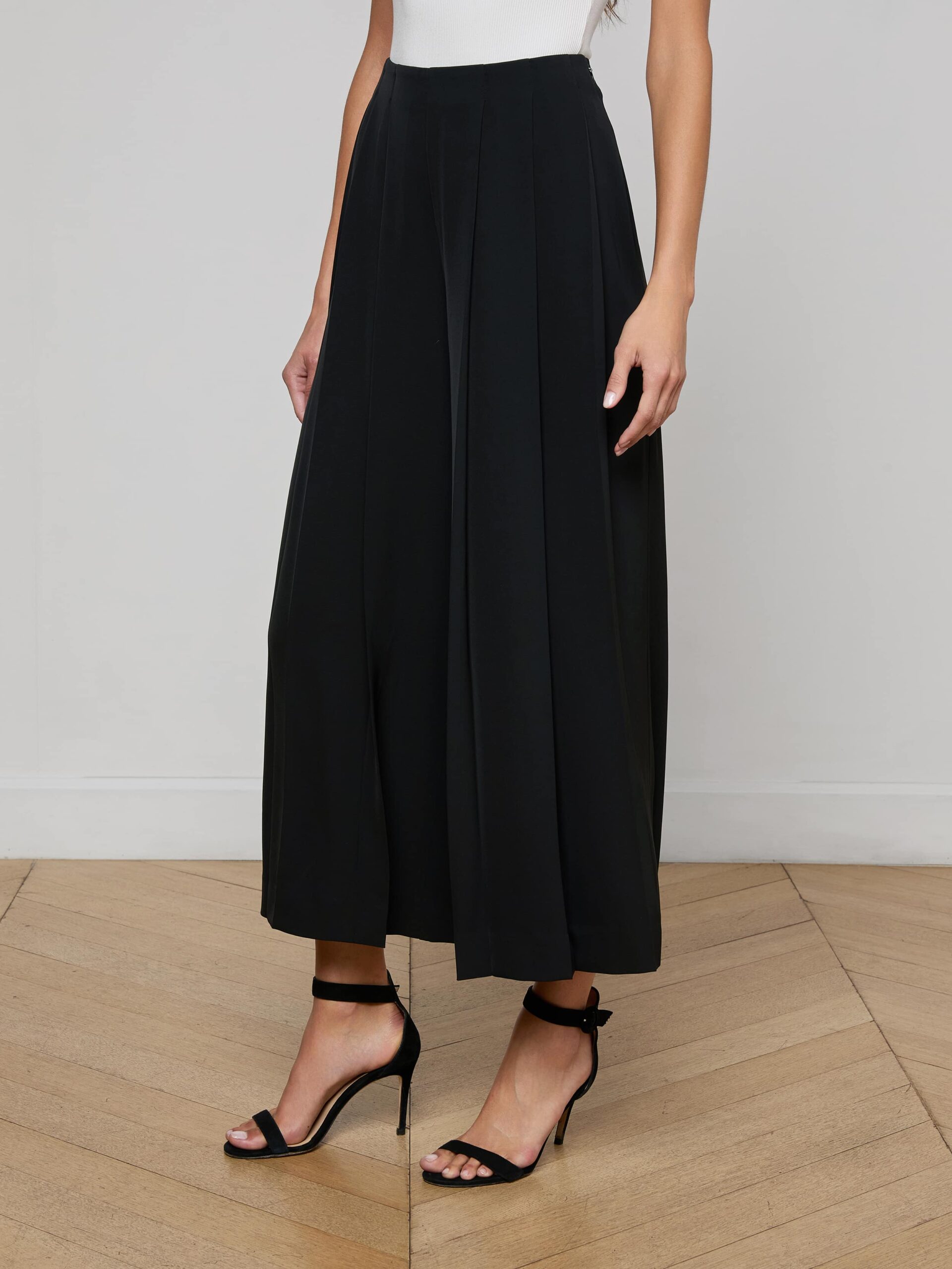 Novalynn Cropped Pleated Pant