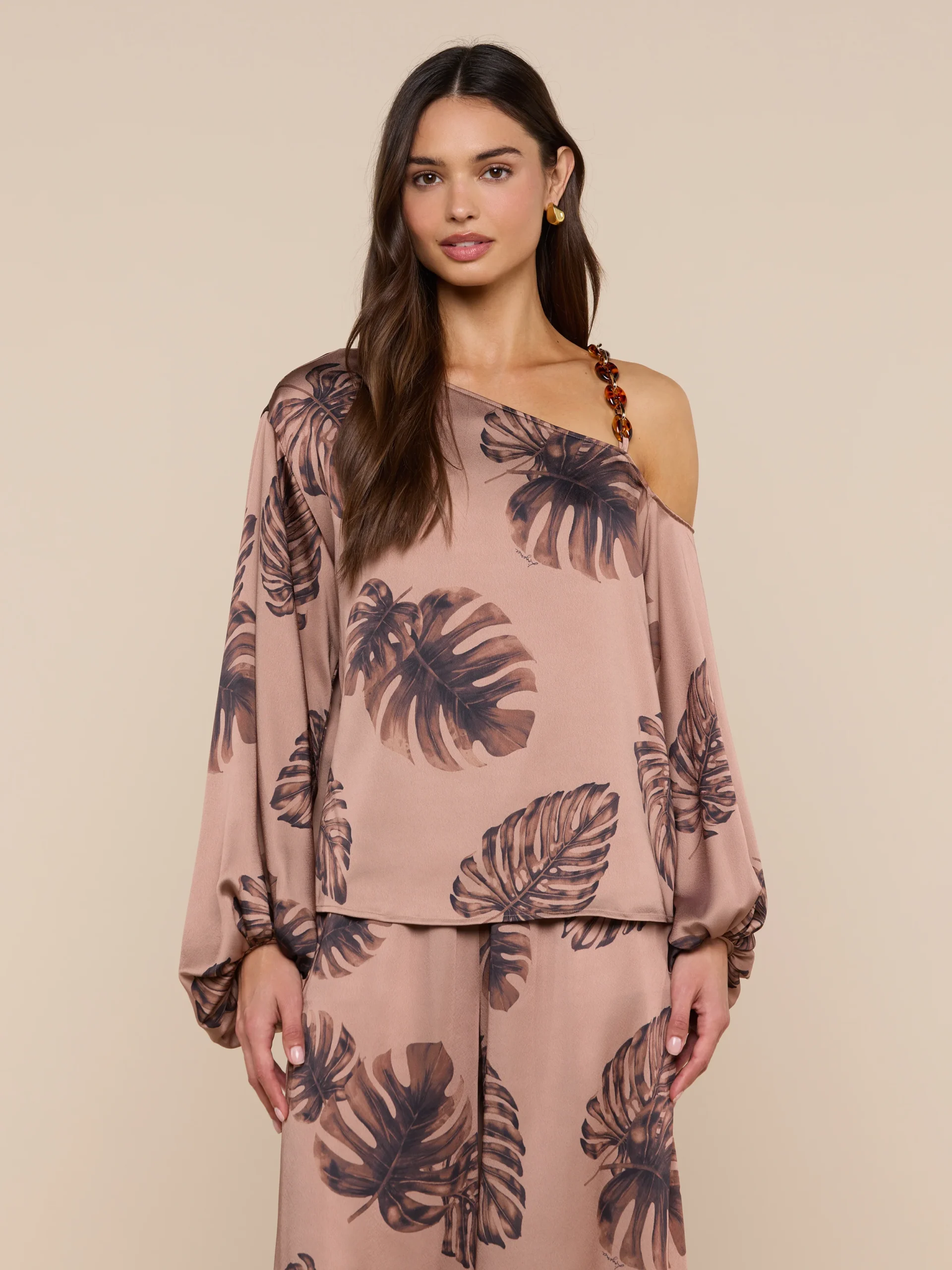 Asami Chain One-Shoulder Blouse