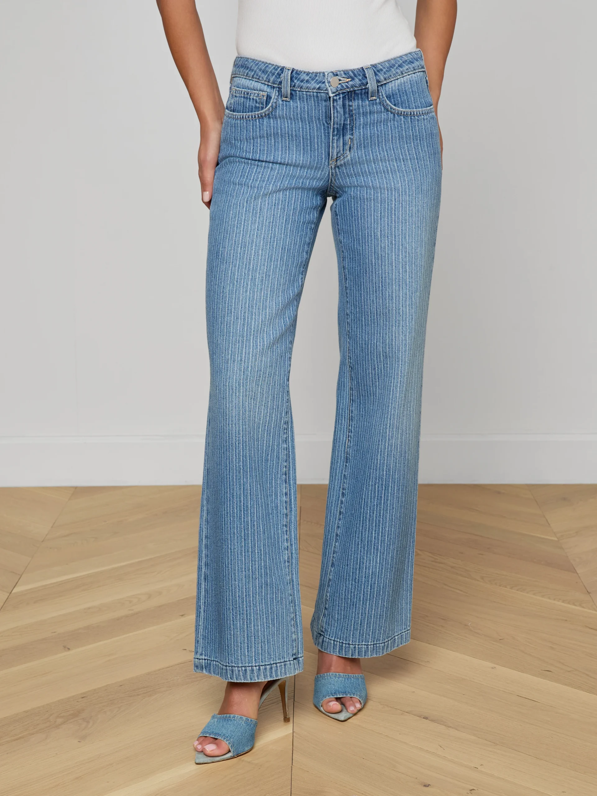 470-joanne-low-rise-wide-leg-jean-2.webp Joanne Low-Rise Wide-Leg Jean