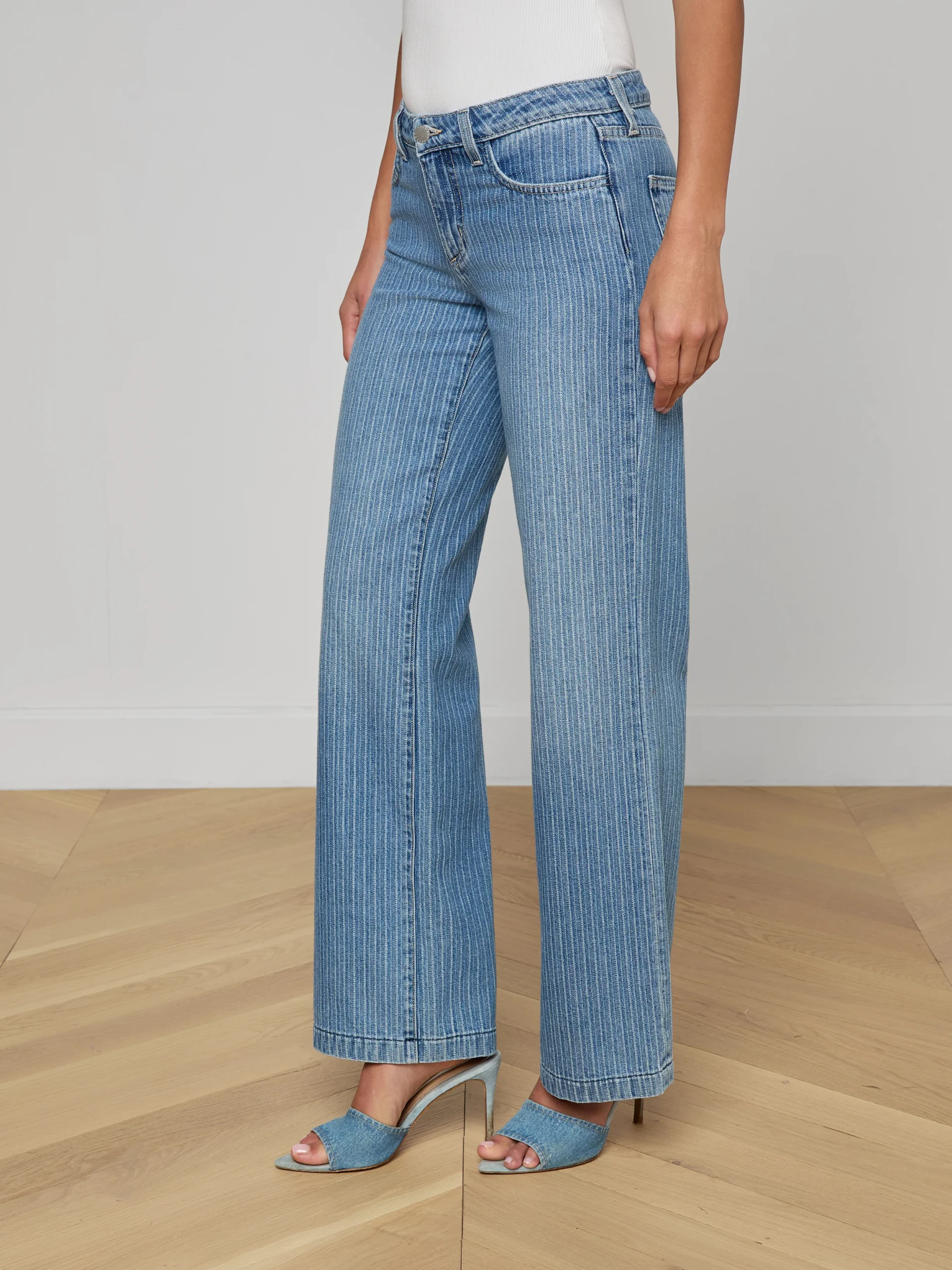 470-joanne-low-rise-wide-leg-jean-3.webp Joanne Low-Rise Wide-Leg Jean