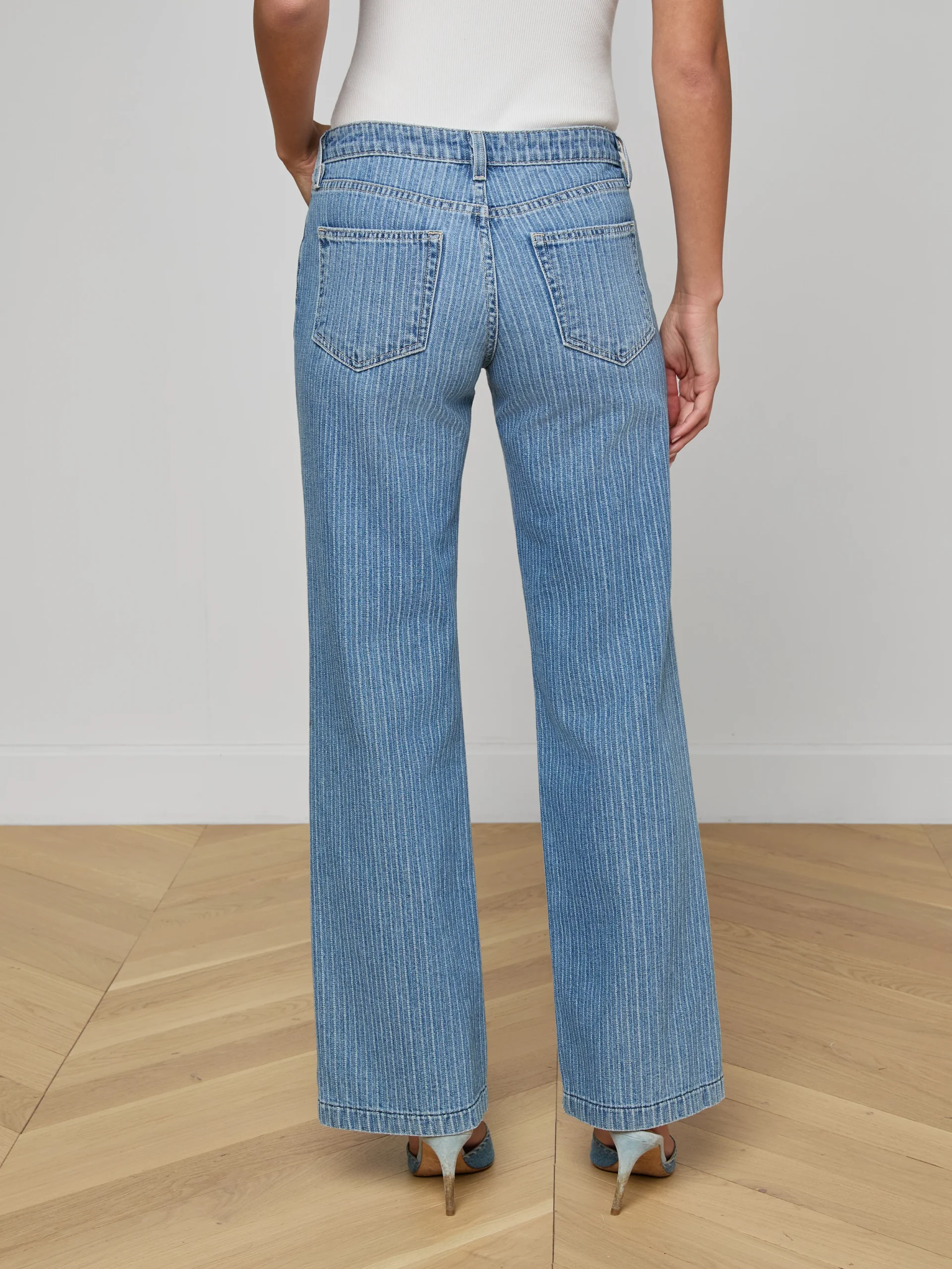 470-joanne-low-rise-wide-leg-jean-4.webp Joanne Low-Rise Wide-Leg Jean