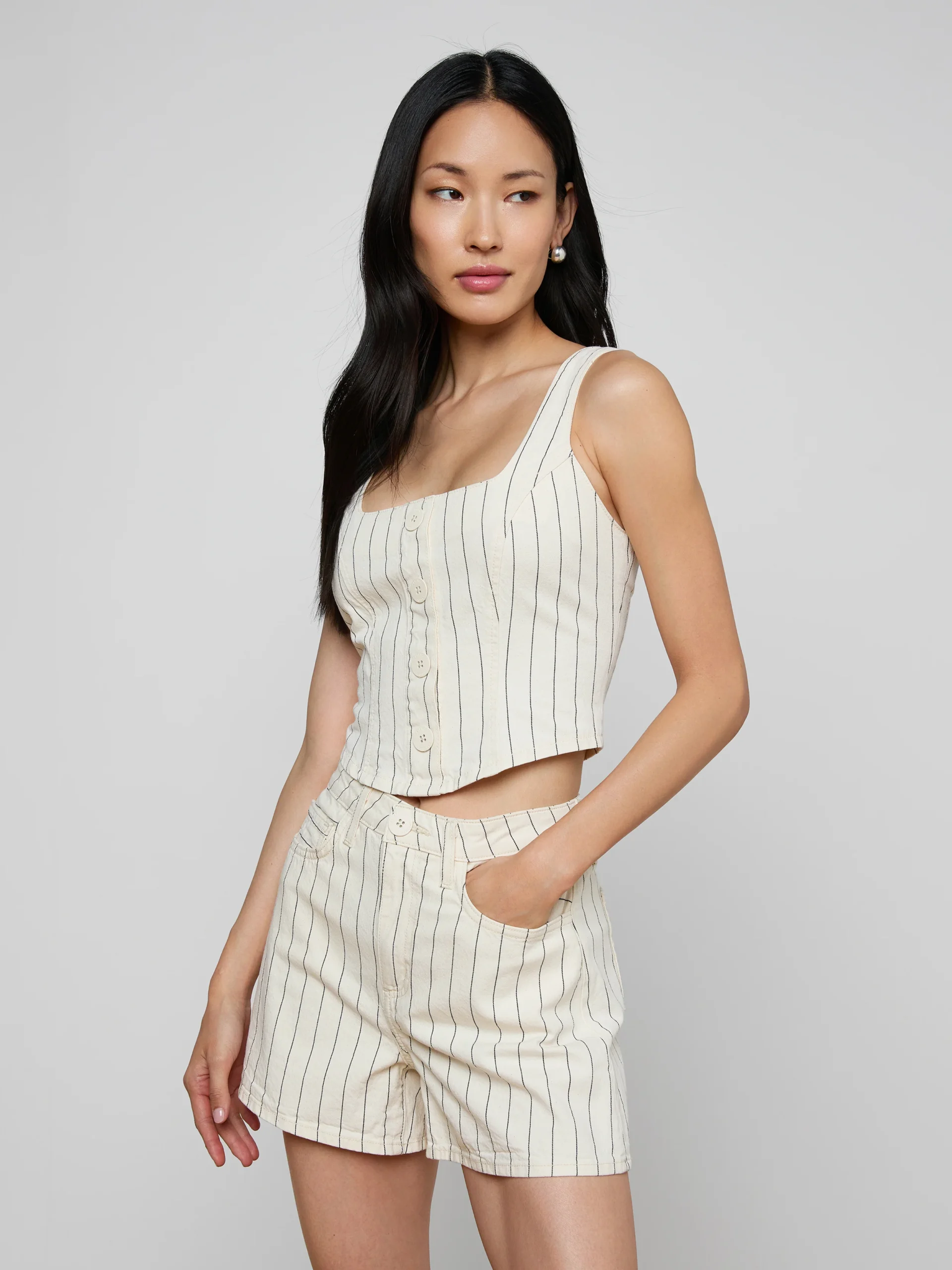 8048-saga-top-1.webp Saga Top