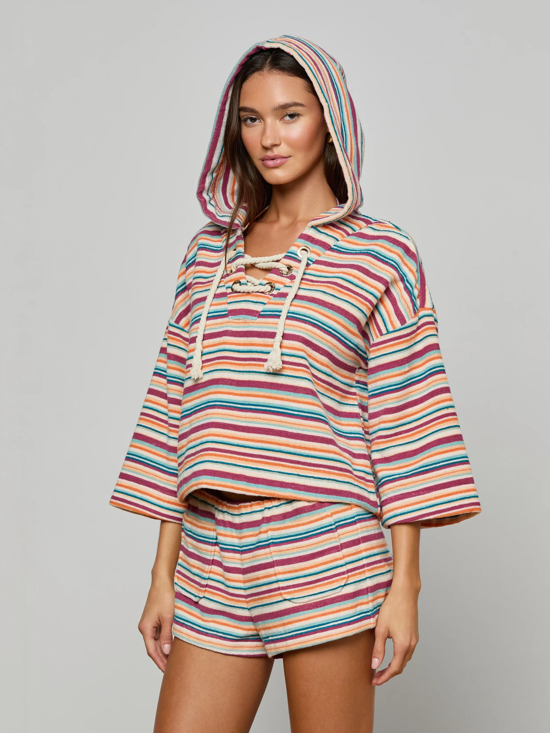 9368-lee-cover-up-poncho-2.webp Lee Cover-Up Poncho